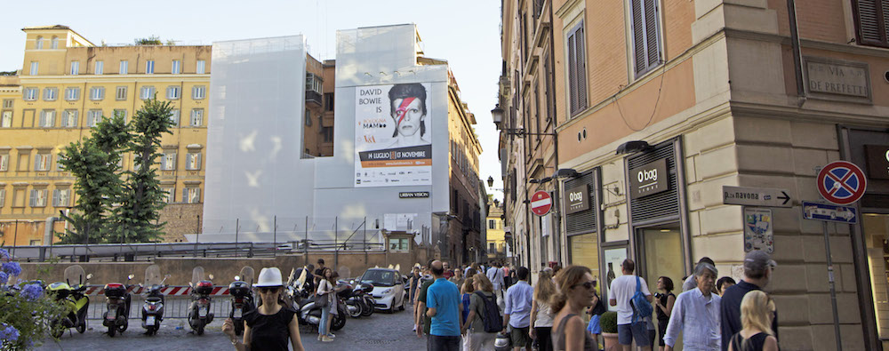 David Bowie Is - La maxi affissione di Urban Vision a Roma