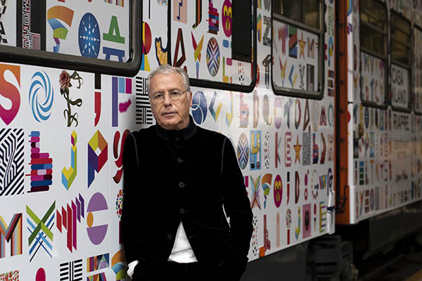 L’arte di Lorenzo Marini colora tram e pensiline di quattro città italiane