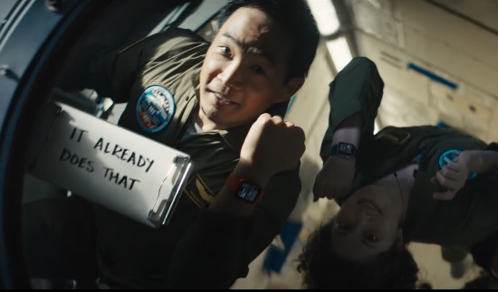 Lo spot Apple Watch Series 6 'It already does that' prende in giro ciò che  immaginiamo sia il futuro