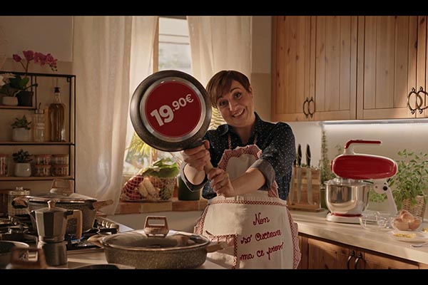 Kasanova in tv con un nuovo spot con Benedetta Rossi. Firma InTesta