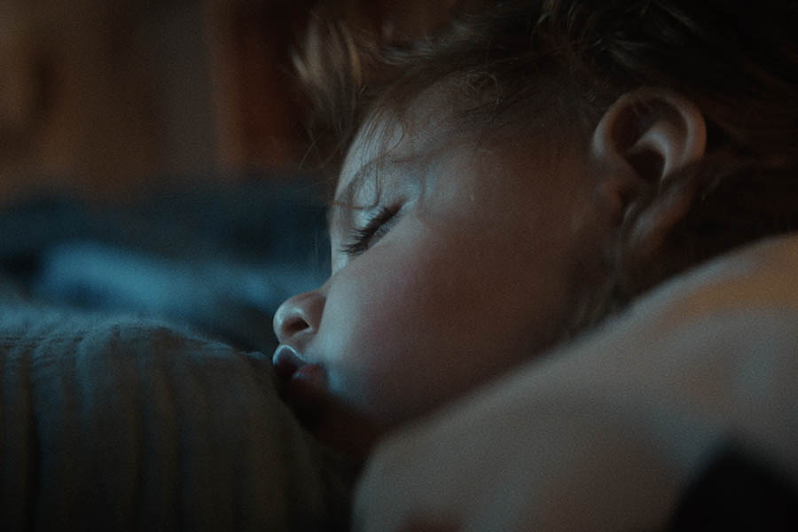 Pampers: il nuovo spot tv è dedicato a Baby-Dry. Firma Saatchi con Think Cattleya
