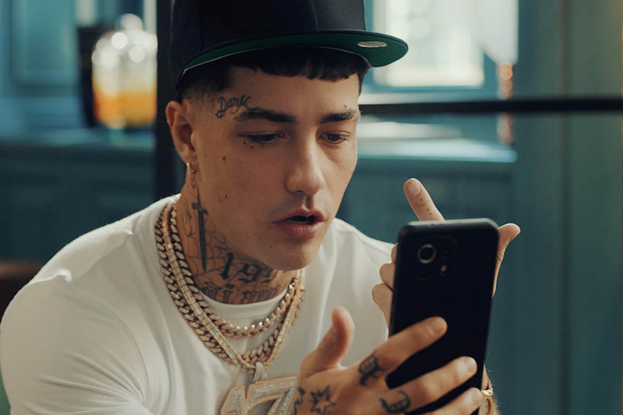 Spotify lancia uno spot per Sanremo con il trapper Tony Effe. Firma The Story Lab Spotify lancia uno spot per Sanremo con il trapper Tony Effe. Firma The Story Lab