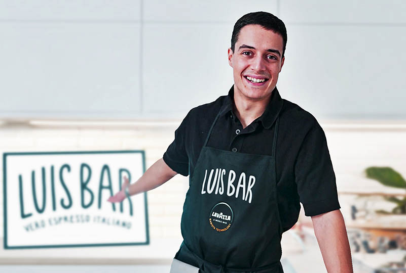 Lavazza apre il suo primo 'home bar' con il creator Luis Sal. Firma We Are Social