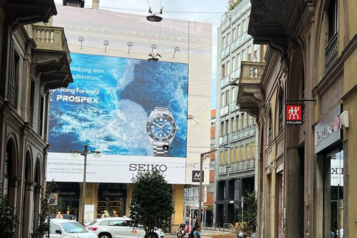 Seiko in affissione a Milano con Acone Associati per il nuovo flagship store